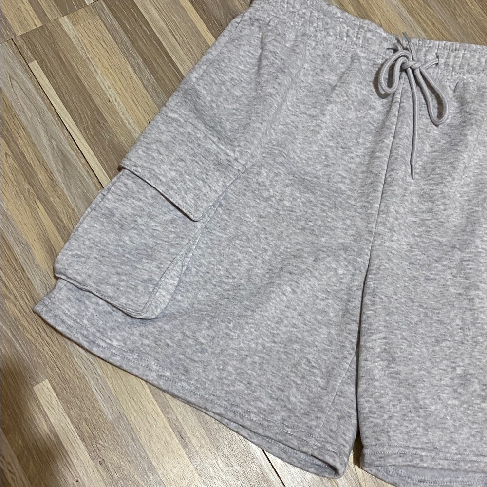 NWT REFUGE Cargo sweat shorts size women’s medium - Picture 3 of 7